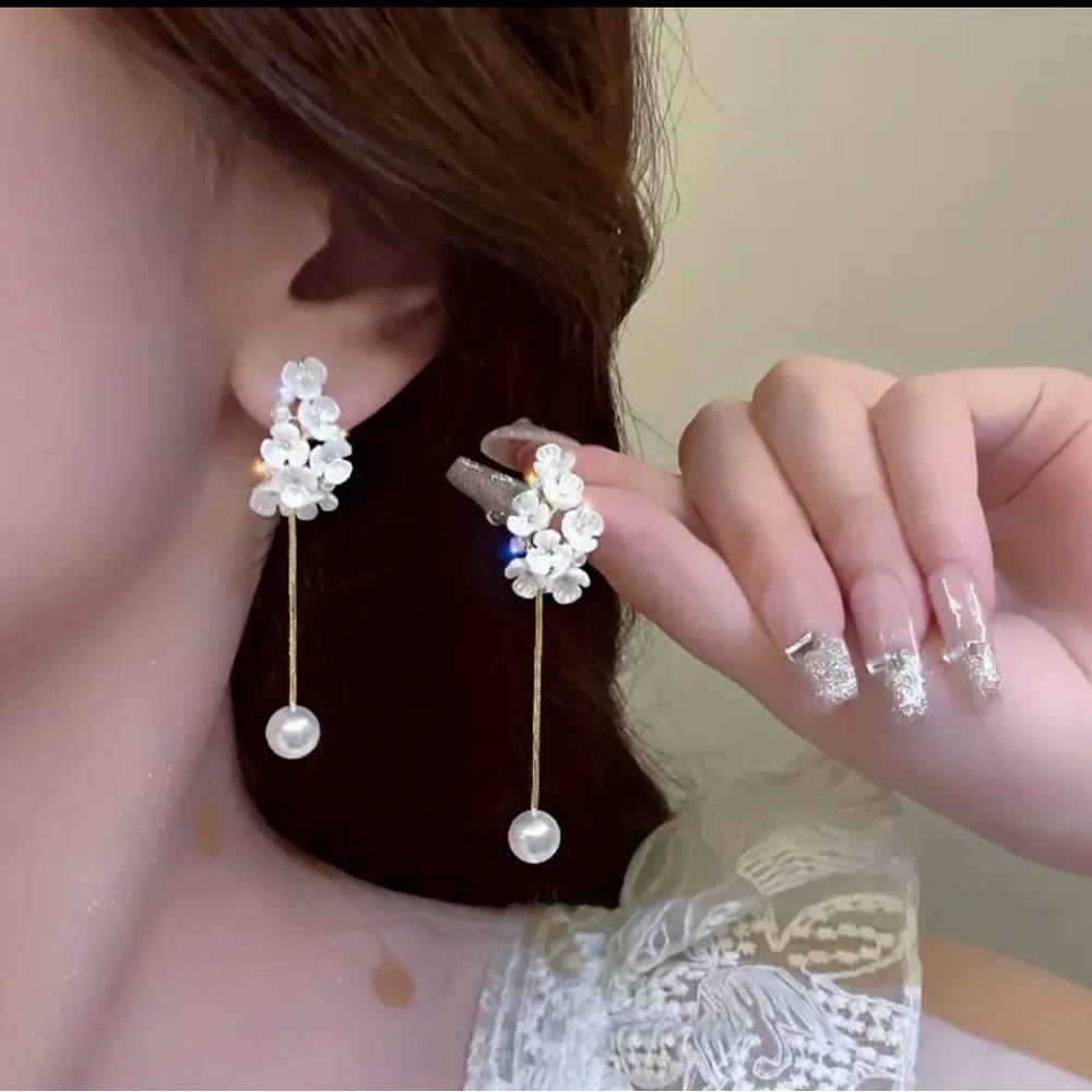 Dangle earrings